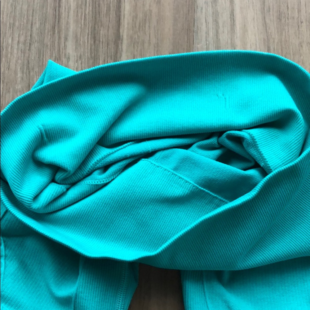 Lululemon In the Flow Crop II - Picture 5 of 6